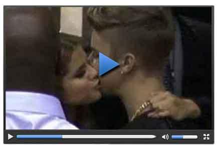 Selena Gomez Justin Bieber'i öptü - Tıkla İzle