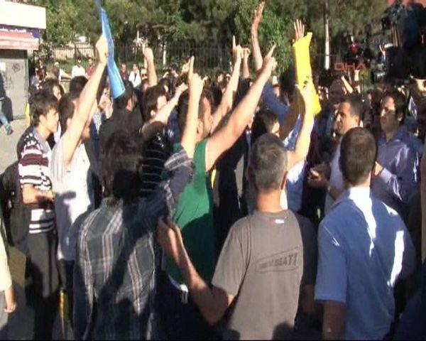 Ankara metrosunda öpüşme protestosu