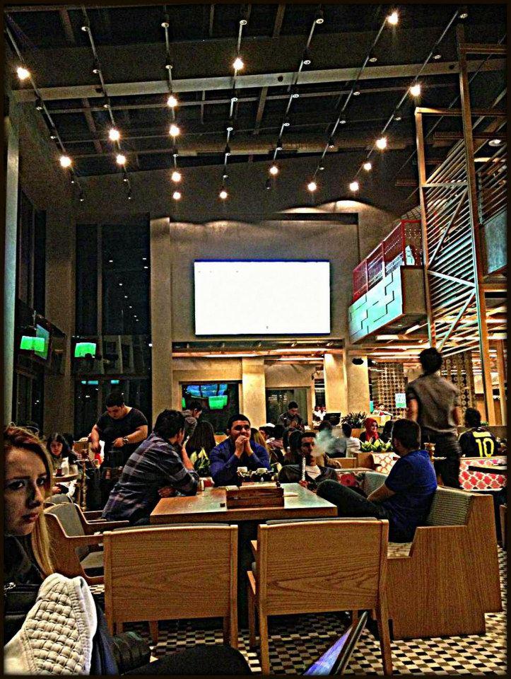 Patronu muhafazakarların Reinası Huqqa'yı anlattı