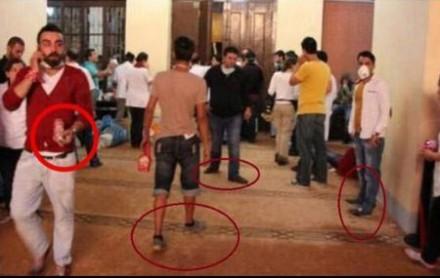 Taksim eylemcileri camiye ayakkabıyla girdiler