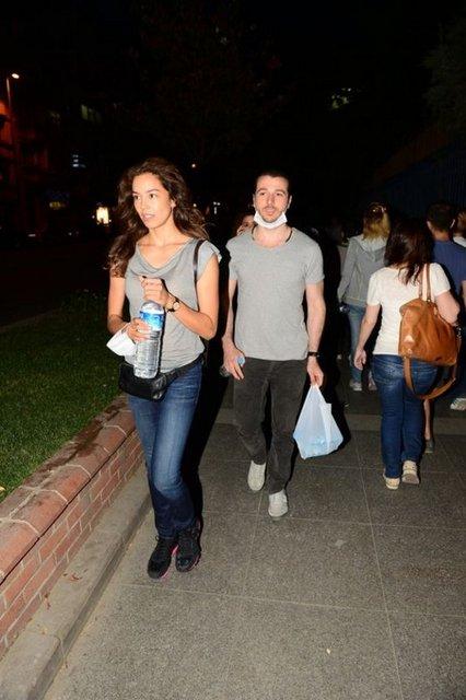 Azra Akın yeni sevgilisiyle Gezi Parkı'nda
