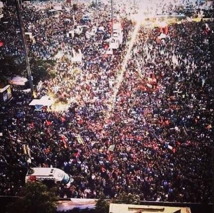 Taraftar grupları Taksim'e yürüdü