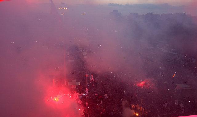 Taraftar grupları Taksim'e yürüdü