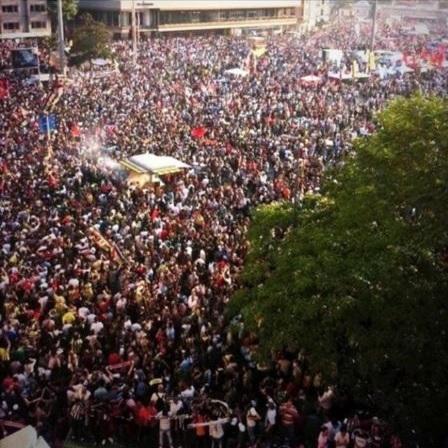 Taraftar grupları Taksim'e yürüdü