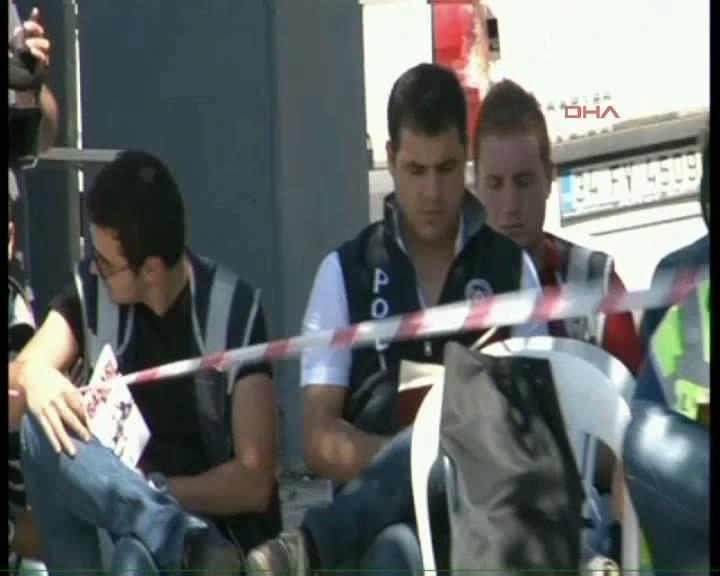 Duran adama karşı duran polis - İzle