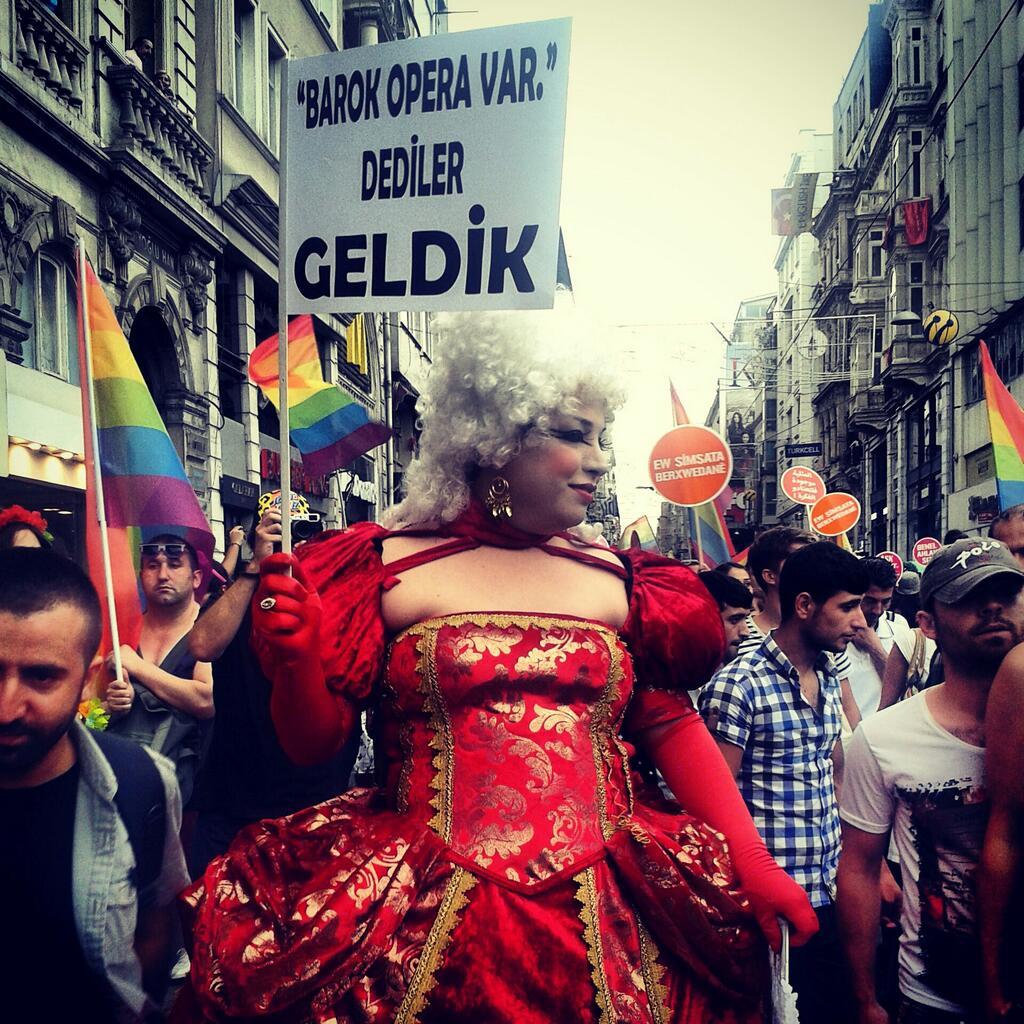 Taksim'de LGBT Onur Yürüyüşü