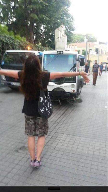 Çöp aracını Toma zanneden eylemci