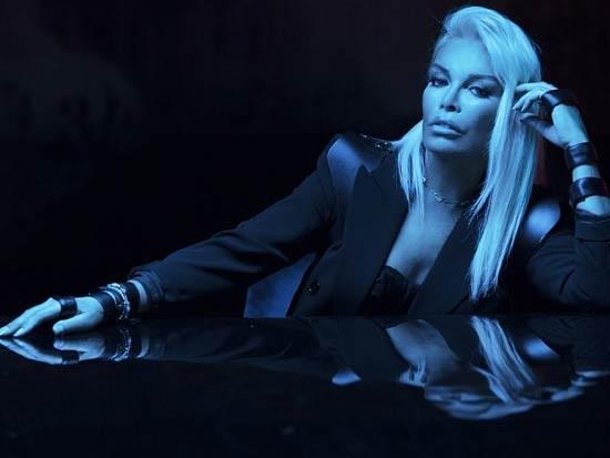 Ajda Pekkan'dan photoshop'lu pozlar