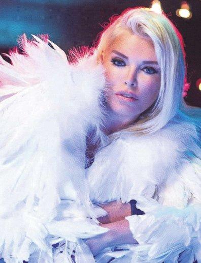 Ajda Pekkan'dan photoshop'lu pozlar