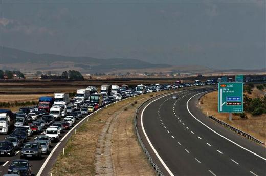 Bayram trafiği başladı TEM kilitlendi