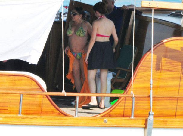 Sezen Aksu da bikinili görüntülendi - Foto Galeri