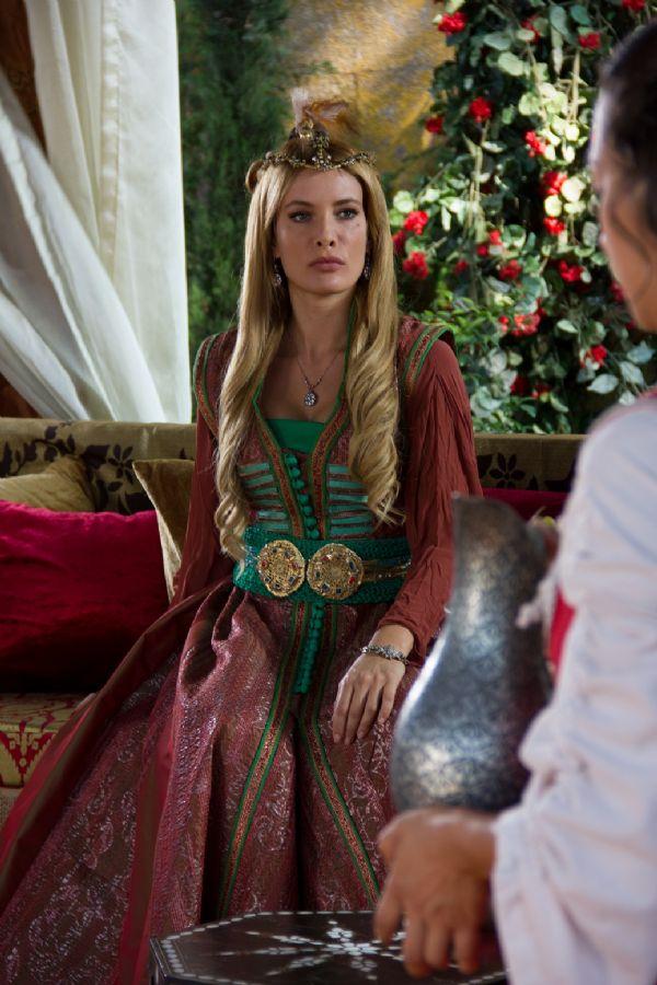 Gamze Özçelik: Cariye nasıl olunur iyi bilirim