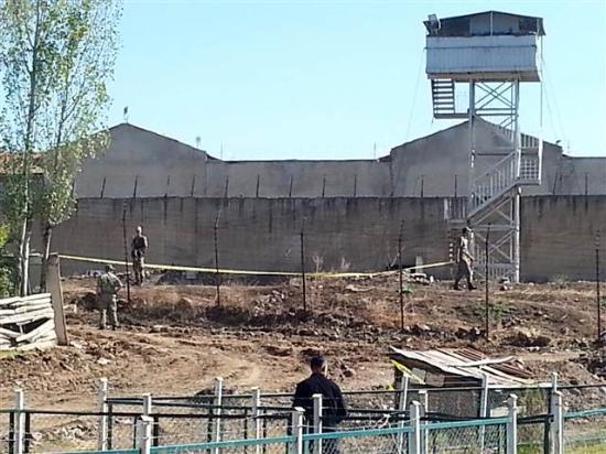 Bingöl cezaevinden 18 kişi kaçtı