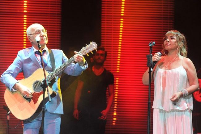 Mazhar Alanson Cem Yılmaz ve Sezen Aksu aynı sahnede - izle