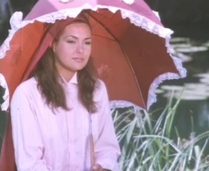 Fahriye Evcen rol icabı çarşaf giydi - izle