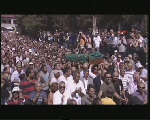 Tuncel Kurtiz'in cenazesi iki kere gömüldü