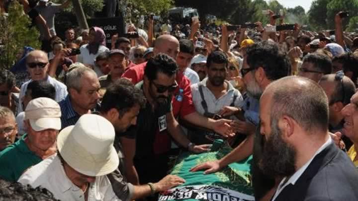 Tuncel Kurtiz'in cenazesi iki kere gömüldü