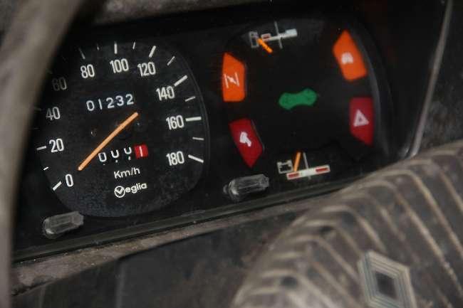 34 yıl önce aldığı arabayı ilk defa garajdan çıkardı