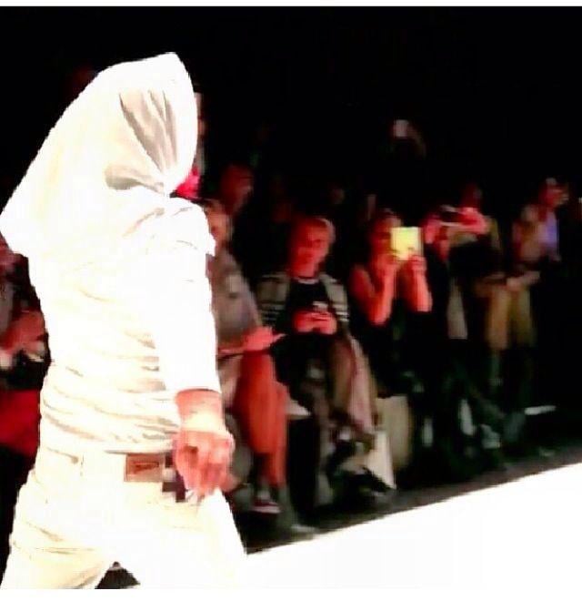 Tanju Babacan podyuma türbanla çıktı