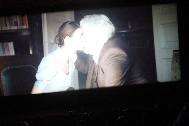 Uğur Yücel ve Beren Saat Benim Dünyam filminde öpüştü