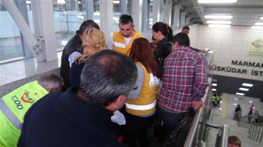 Marmaray'da seferler yine durdu - izle