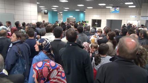 Marmaray'da seferler yine durdu - izle