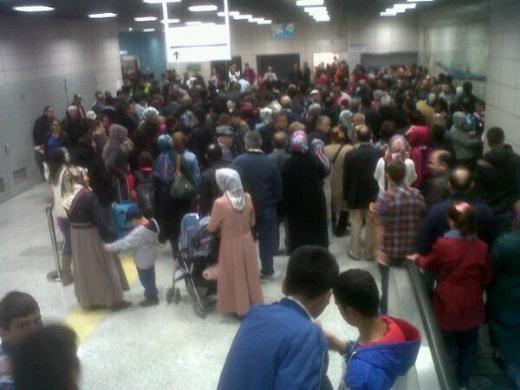 Marmaray'da seferler yine durdu - izle