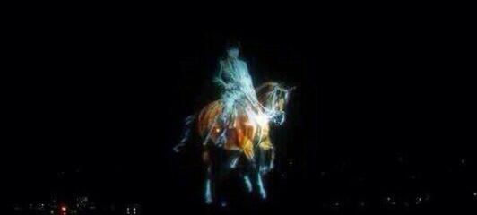 İzmir'de deniz üzerinde Atatürk silüeti yansıtıldı