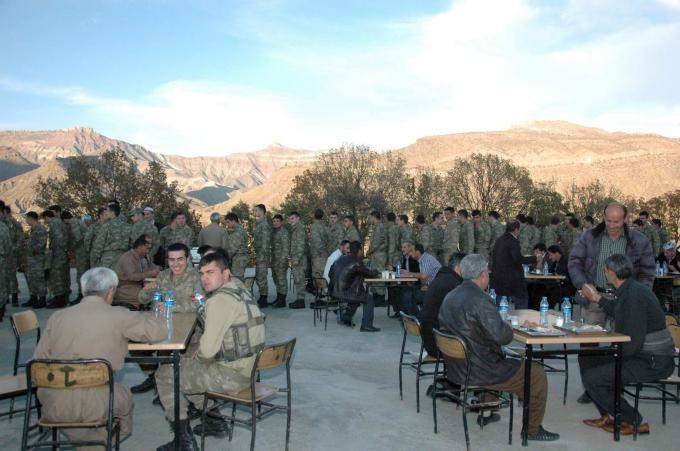 Şemdinli'de şehit er için mevlit okutuldu