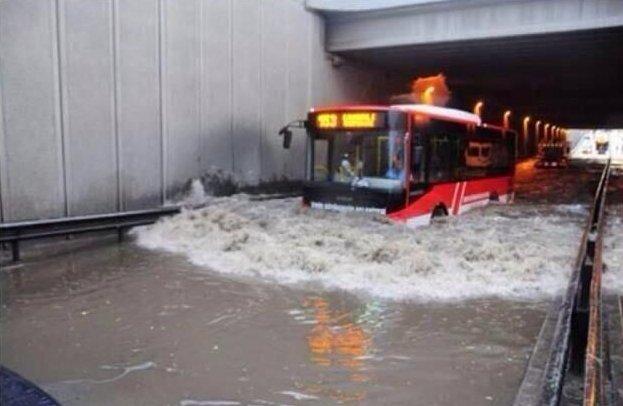 İzmir'i sel aldı - izle