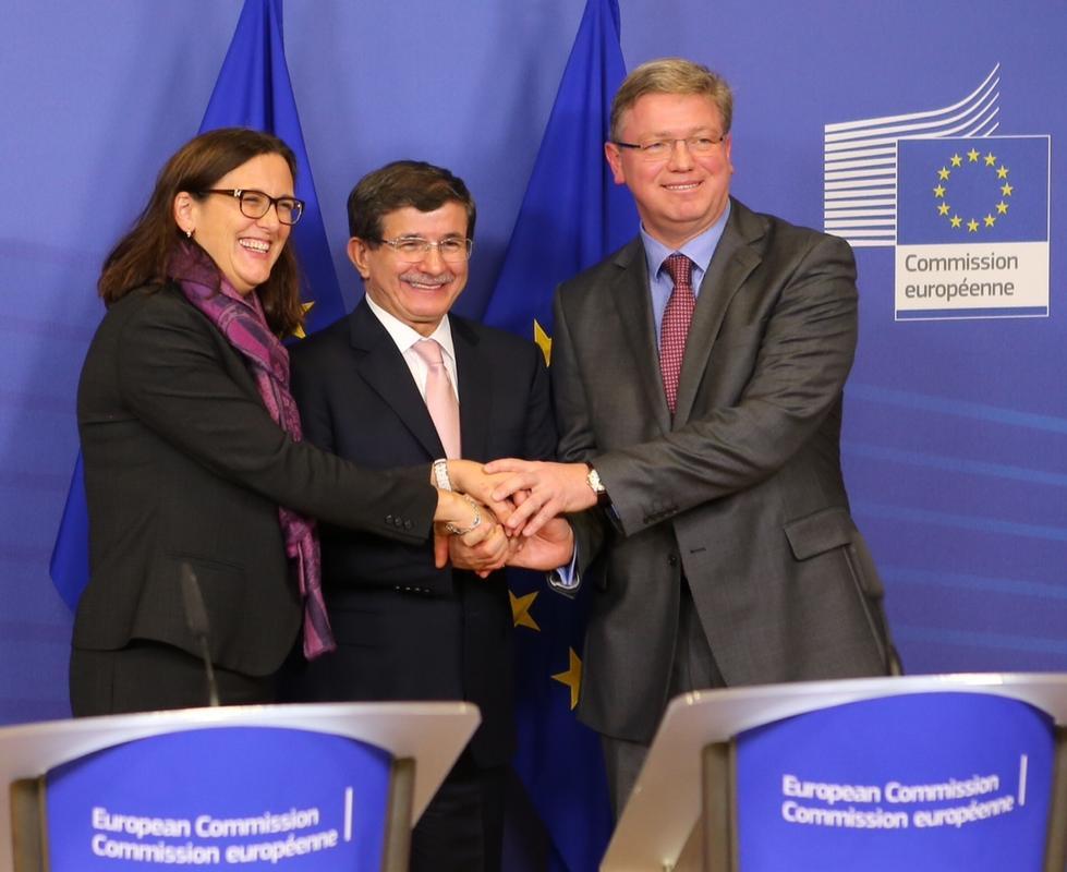 Davutoğlu'ndan vize muafiyeti açıklaması