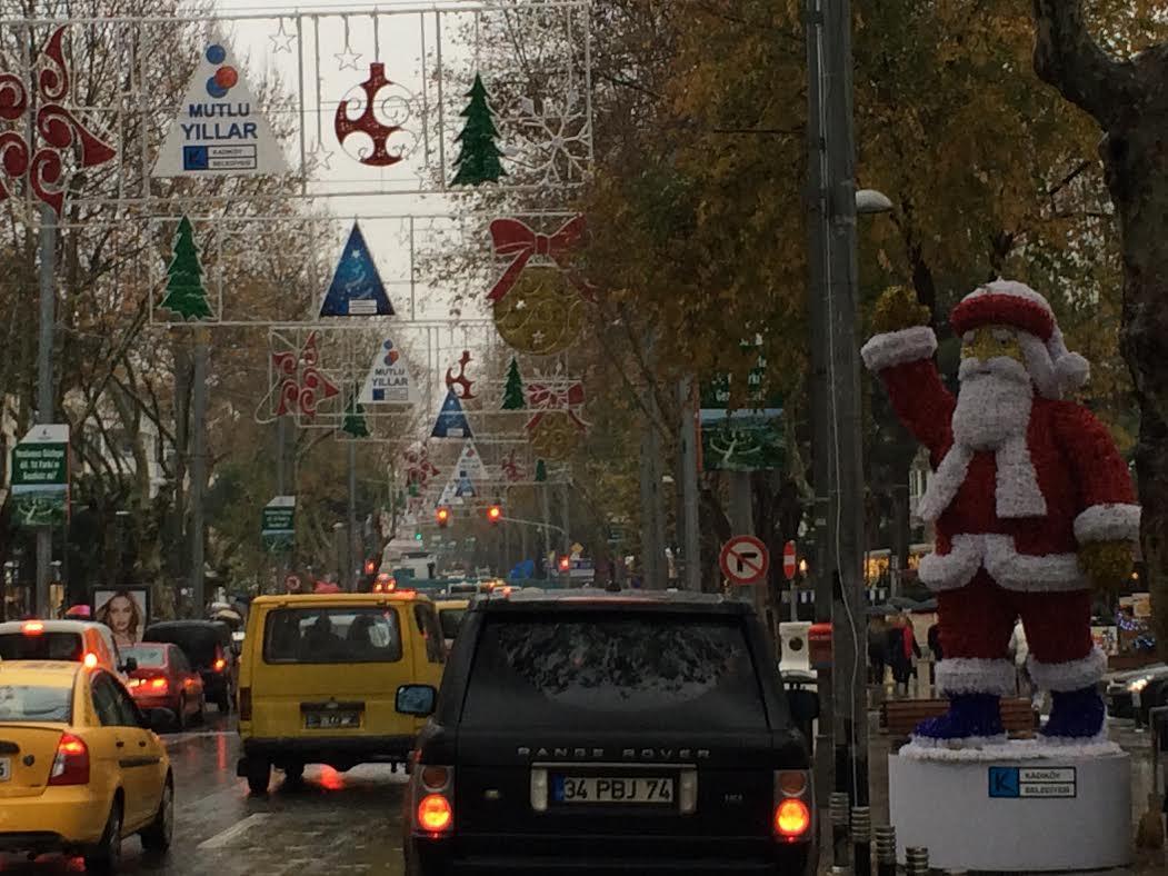 Kadıköy yeni yıla da Kurbağalıdere kokusuyla giriyor