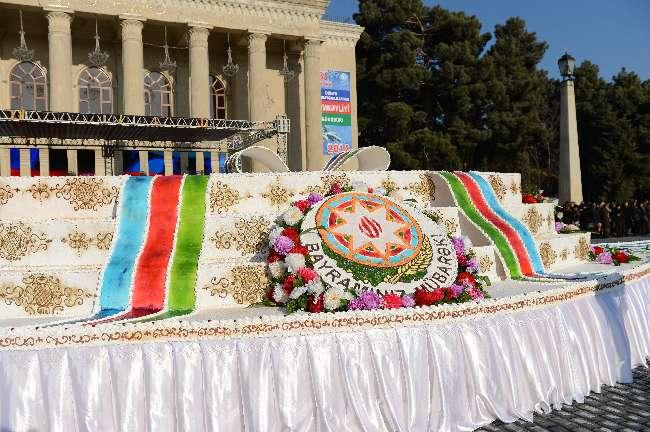 Azerbaycan'da dayanışma günü için 52 metrelik pasta
