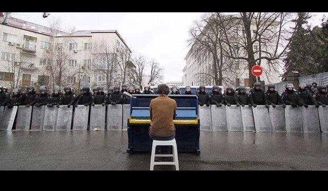 Hamburg olayları Twitter'da Gezi geyiği oldu