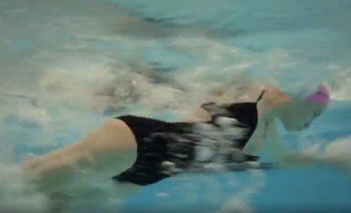 Serenay Sarıkaya'nın havuz sahnesi