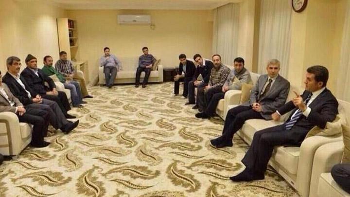 CHP'li Mustafa Sarıgül Cemaat evinde görüntülendi