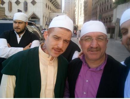 Athena Gökhan'ın takkeli fotoğrafı