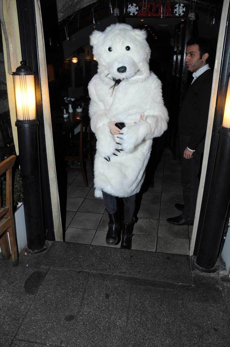 Asena Erkin'in kutup ayısı kürkü