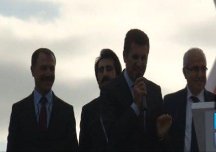 Mustafa Sarıgül'den mikrofon şov