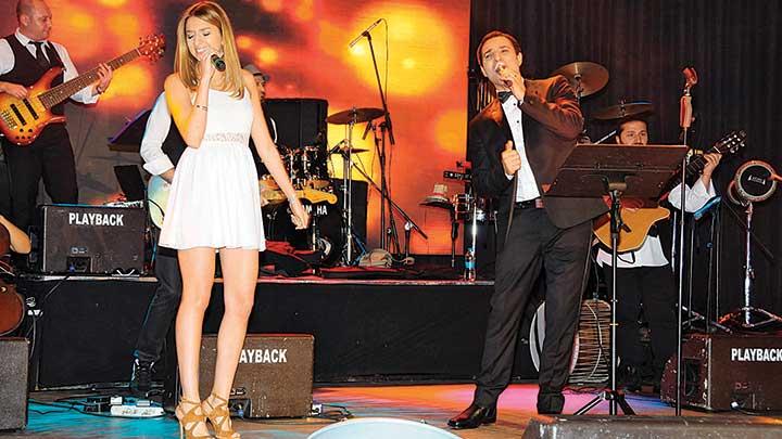 Rafet El Roman kızıyla şarkı söyledi