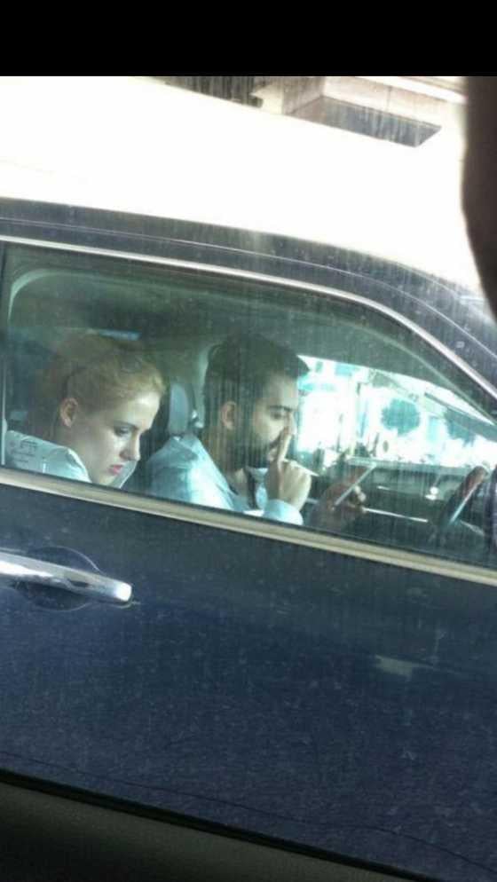 Wilma Elles'in sevgilisi burnunu karıştırırken yakalandı