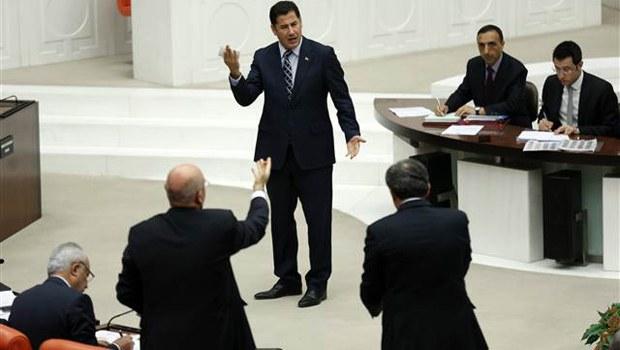 AK Parti ve MHP'li vekillerin Dombra kavgası