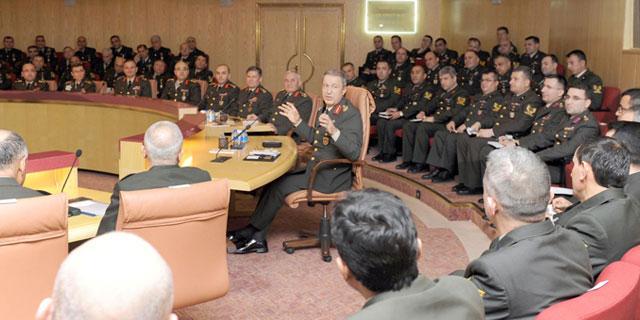 Astsubayların ölüm orucu bahanesi: Göz teması bile yok