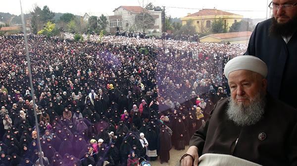Binlerce kişi Mahmud Efendi'yi görmek için toplandı