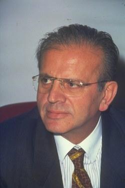 28 Şubat'ta görev yapan valinin ismi okuldan kaldırıldı