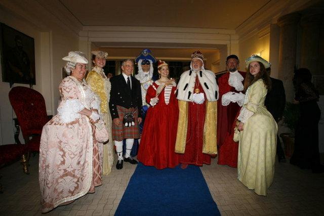 Rahmi Koç Venedik Karnavalı'nda kilt giydi