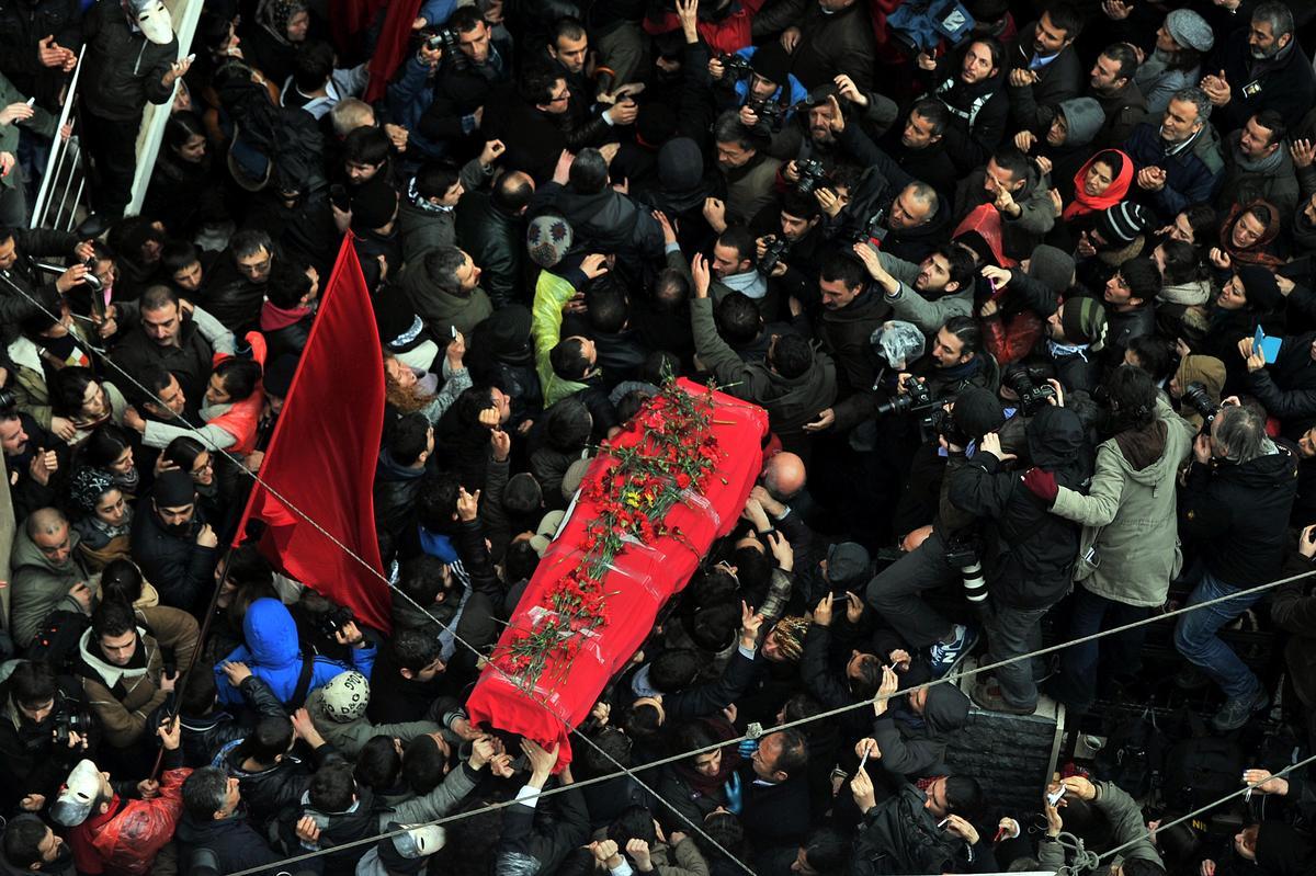 Berkin Elvan'ın cenazesi cemevine götürüldü