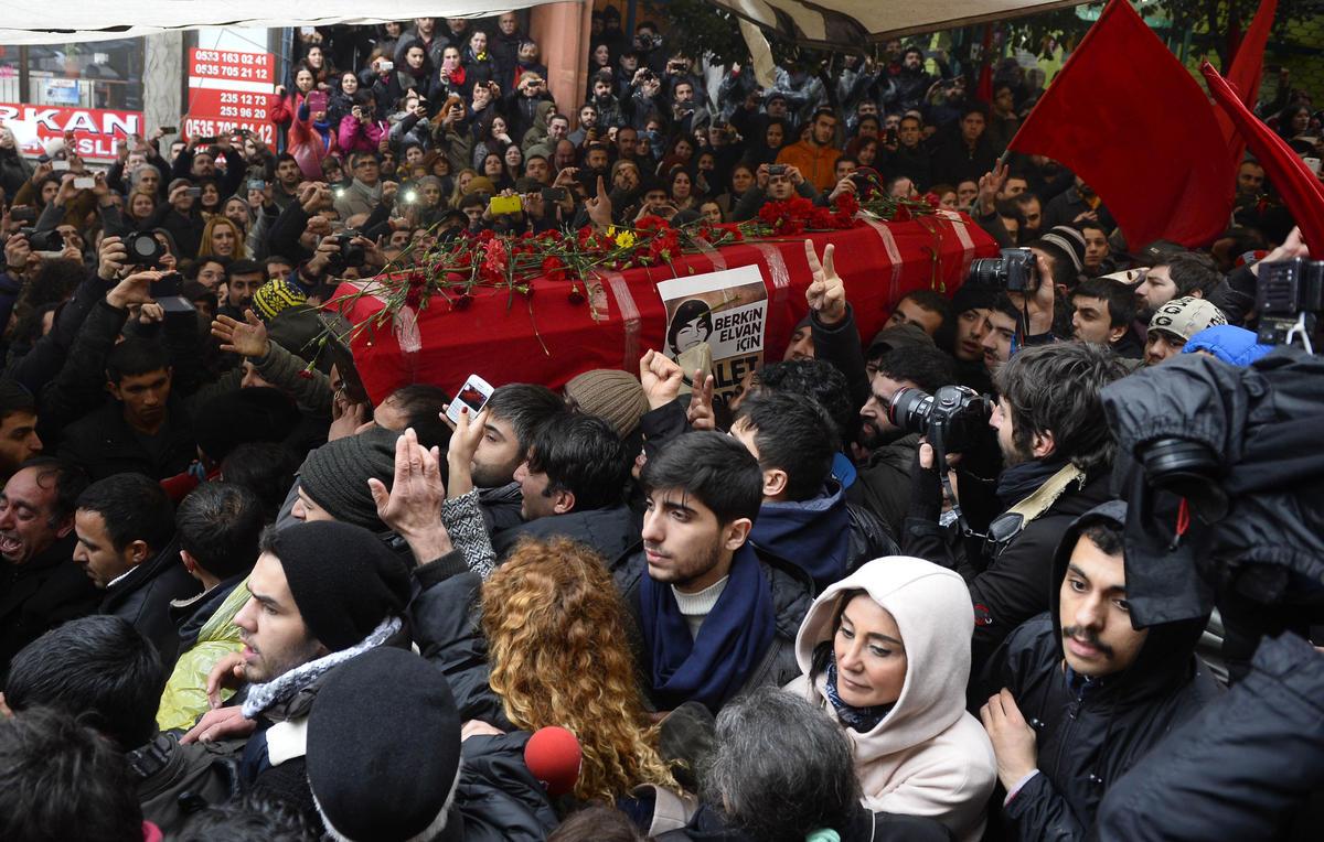 Berkin Elvan'ın cenazesi cemevine götürüldü