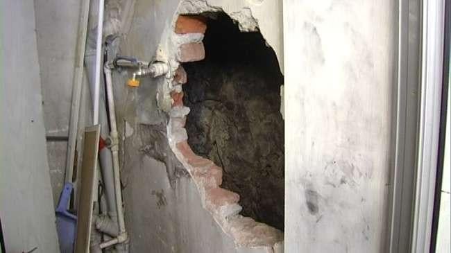 Kazdıkları tünelden kuyumcuya girip servet götürdüler