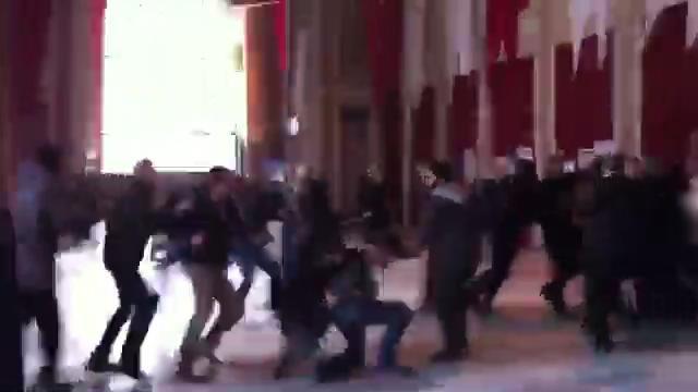 İstanbul Üniversitesi'nde gerginlik İZLE